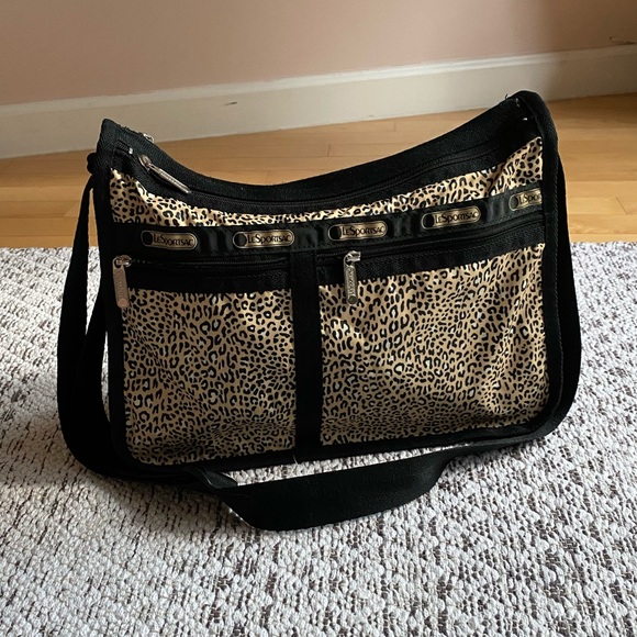 Lesportsac Bags Lesportsac Deluxe Everyday Bag Poshmark